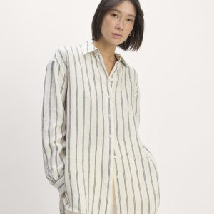 The Boyfriend Shirt in Linen | Bone/Navy
