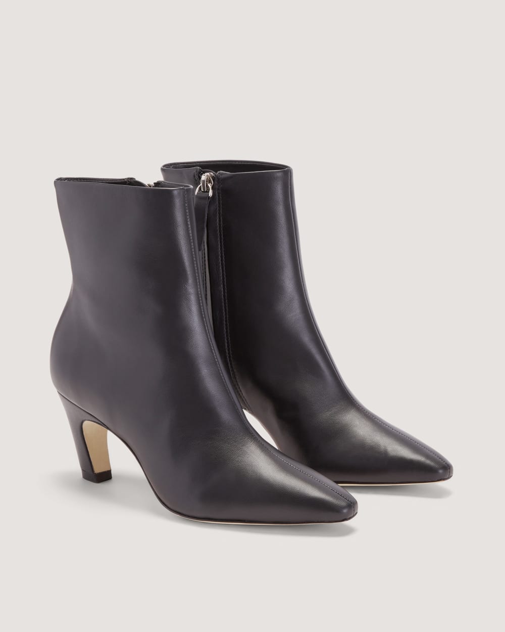 The Short Banana Boot | Black - Image 4
