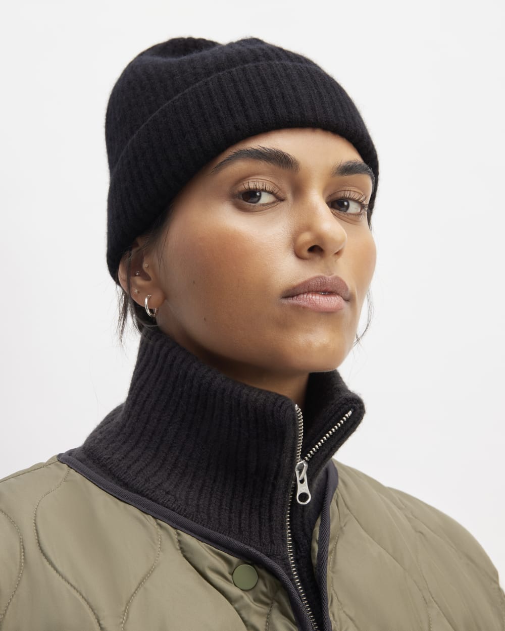 The Cashmere Fine Rib Beanie | Black - Image 3